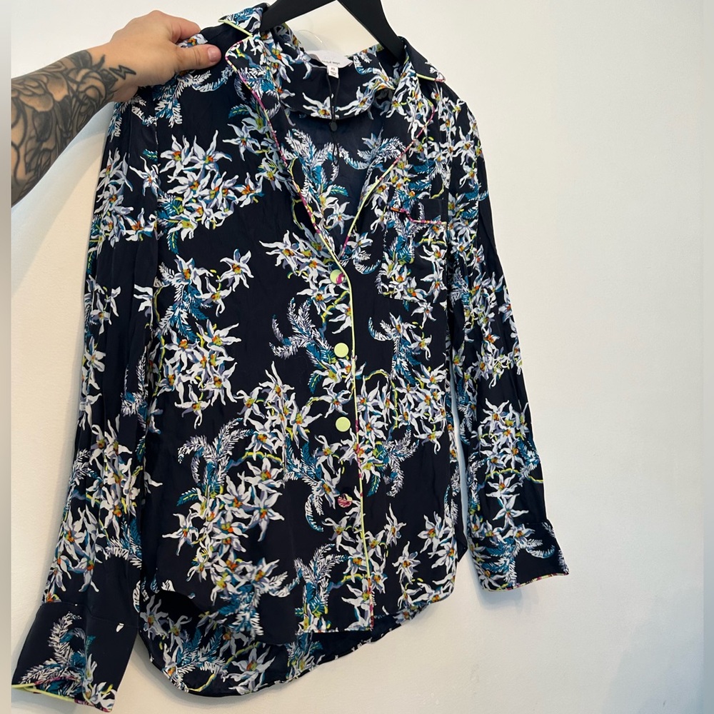 Cinq à Sept button up